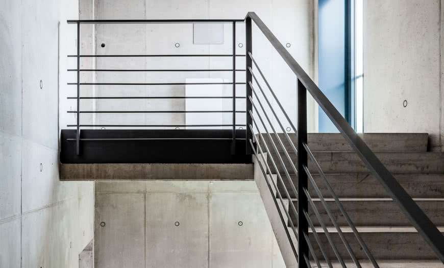 Konstrukcja schodów z betonu architektonicznego